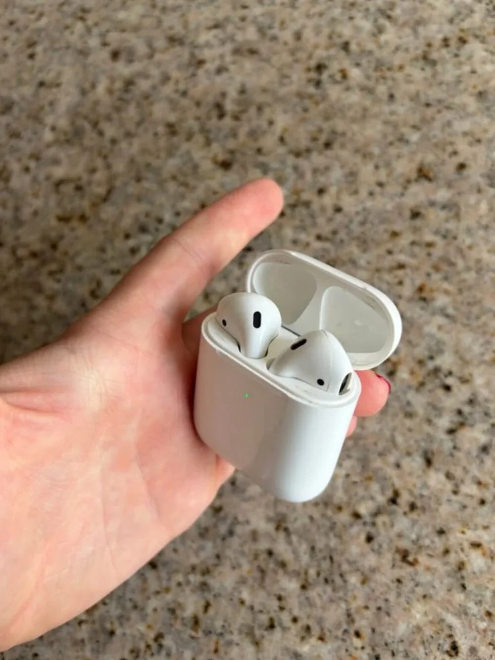 Apple AirPods Generation 2